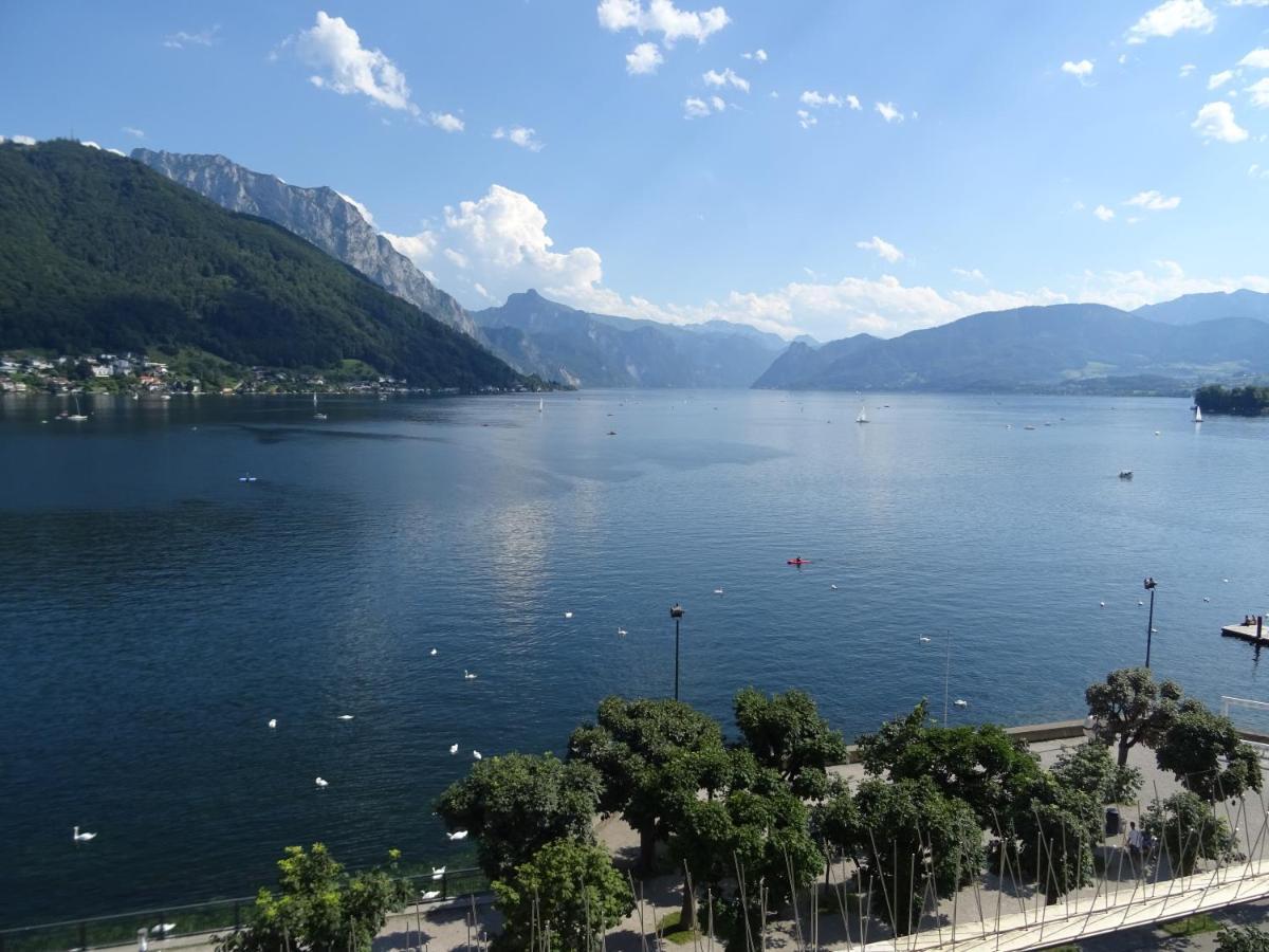 Fantastic Lake And Mountain View, First Row Lakeside Gmunden Exteriör bild